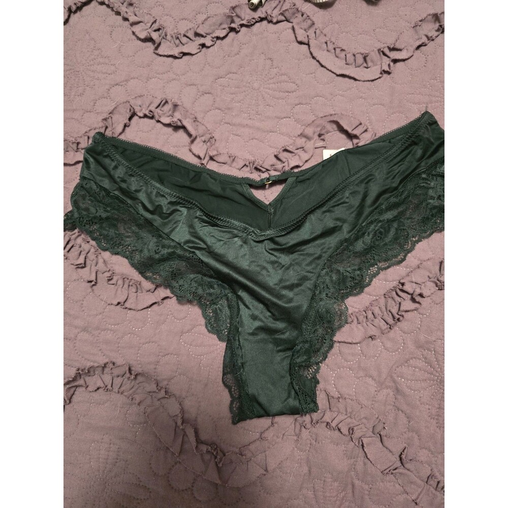 Sexy green panties with lace details — Victoria's Secret